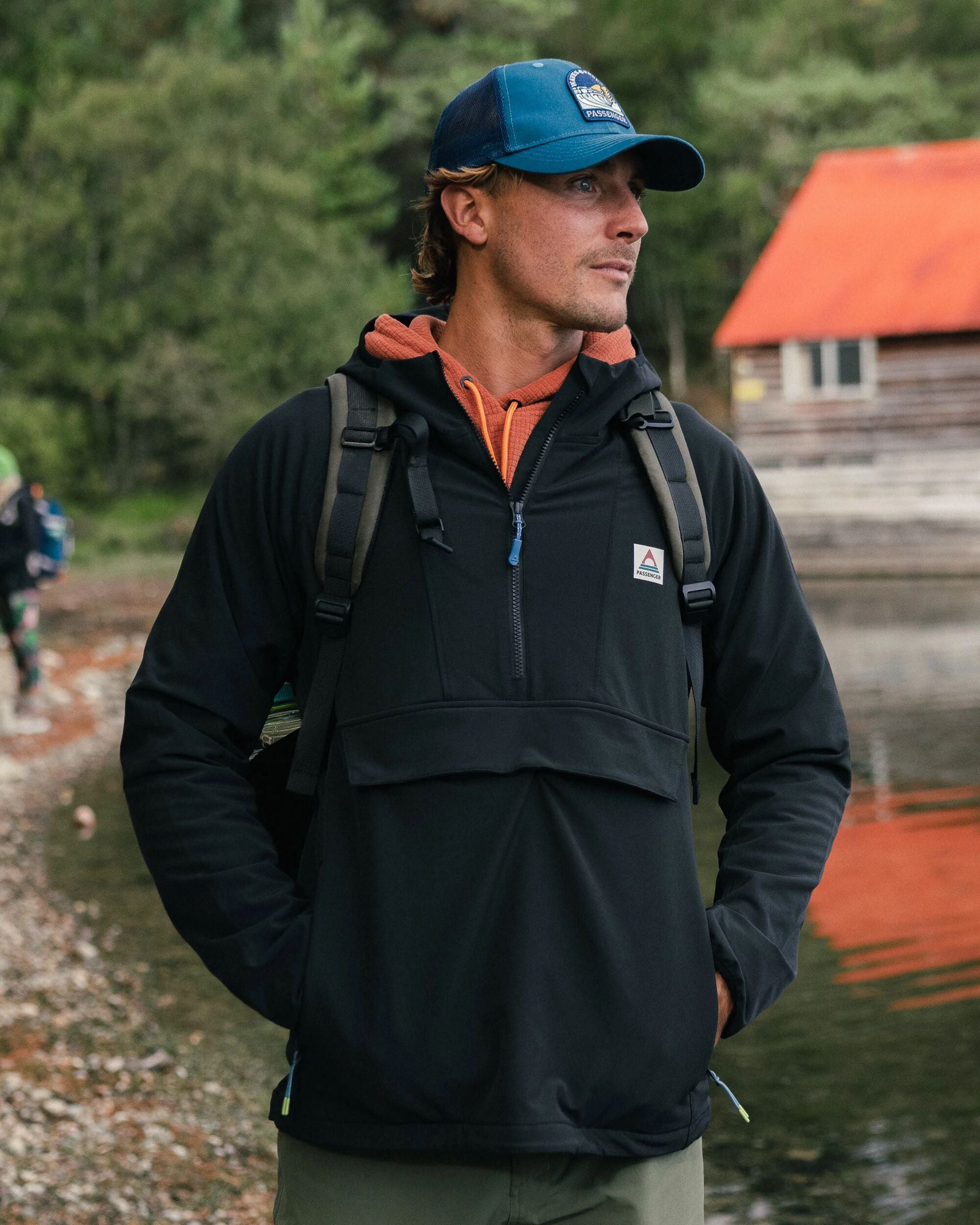 Roamer Recycled Softshell Anorak - Black - Lifestyle