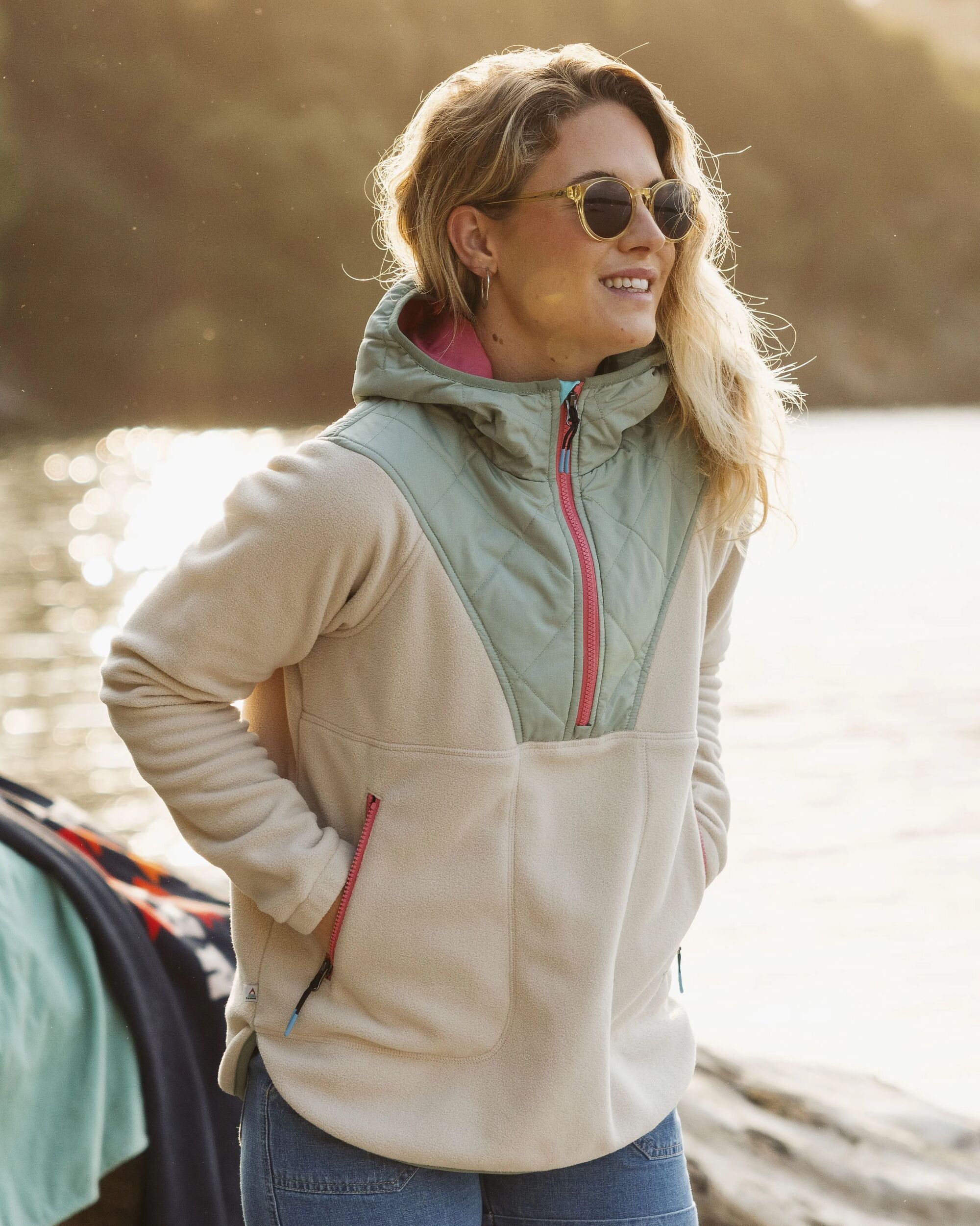 Juana Polar Hooded Fleece 2.0 - Oatmeal - Lifestyle