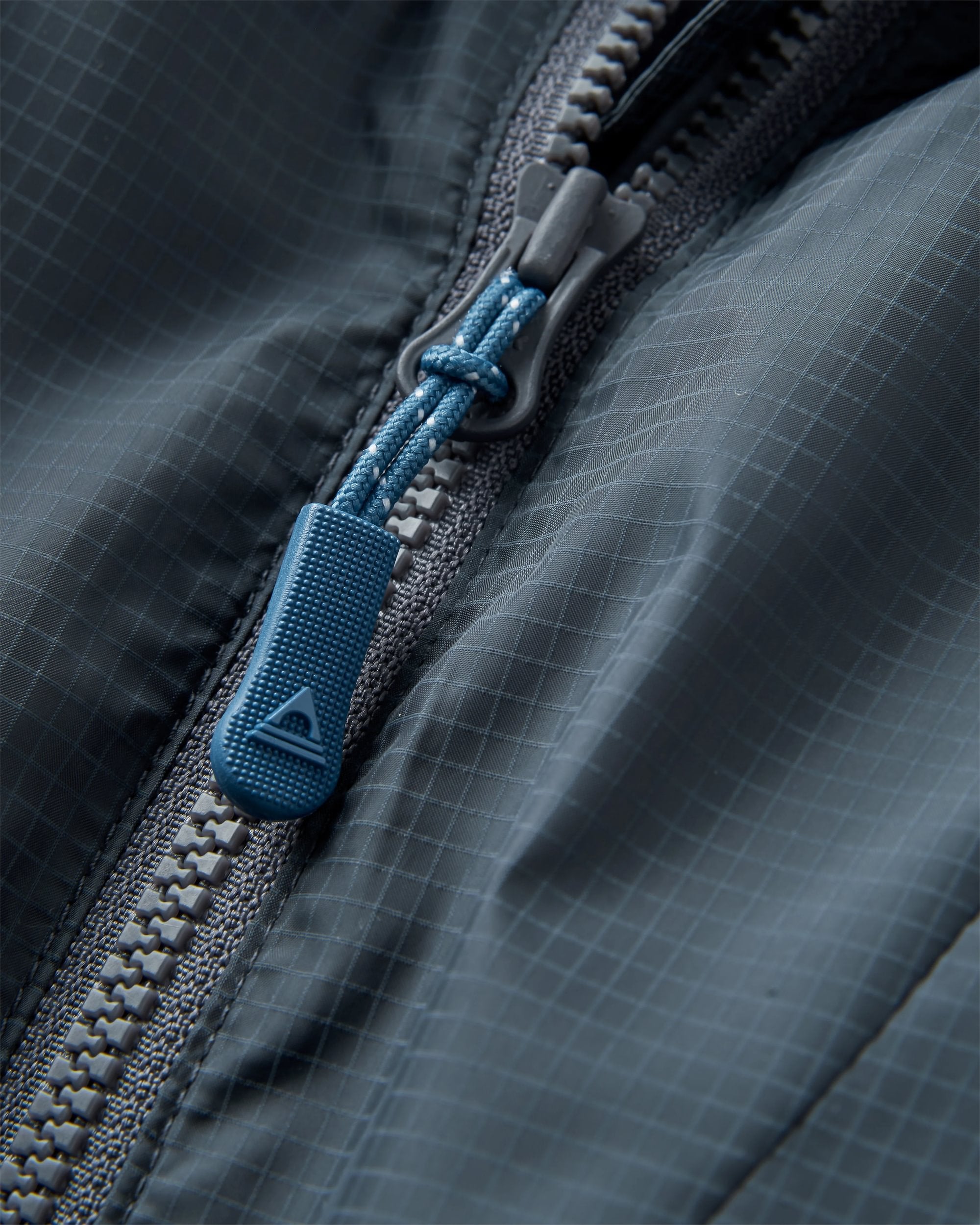 Viento Recycled Windshell Anorak - Charcoal - Flatlay