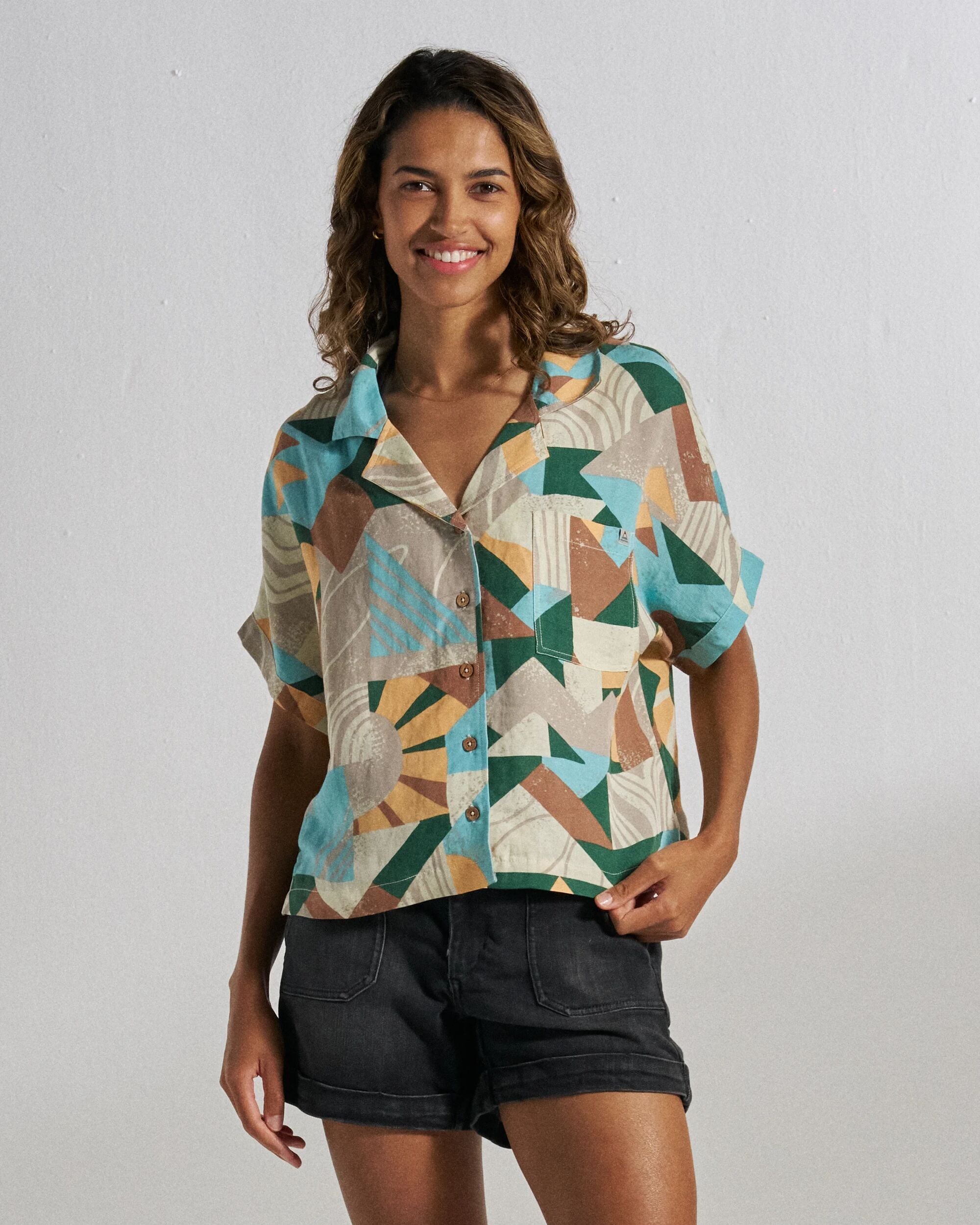 Arden Linen Short Sleeve Shirt - Sun Patch Simply Taupe - Studio Model