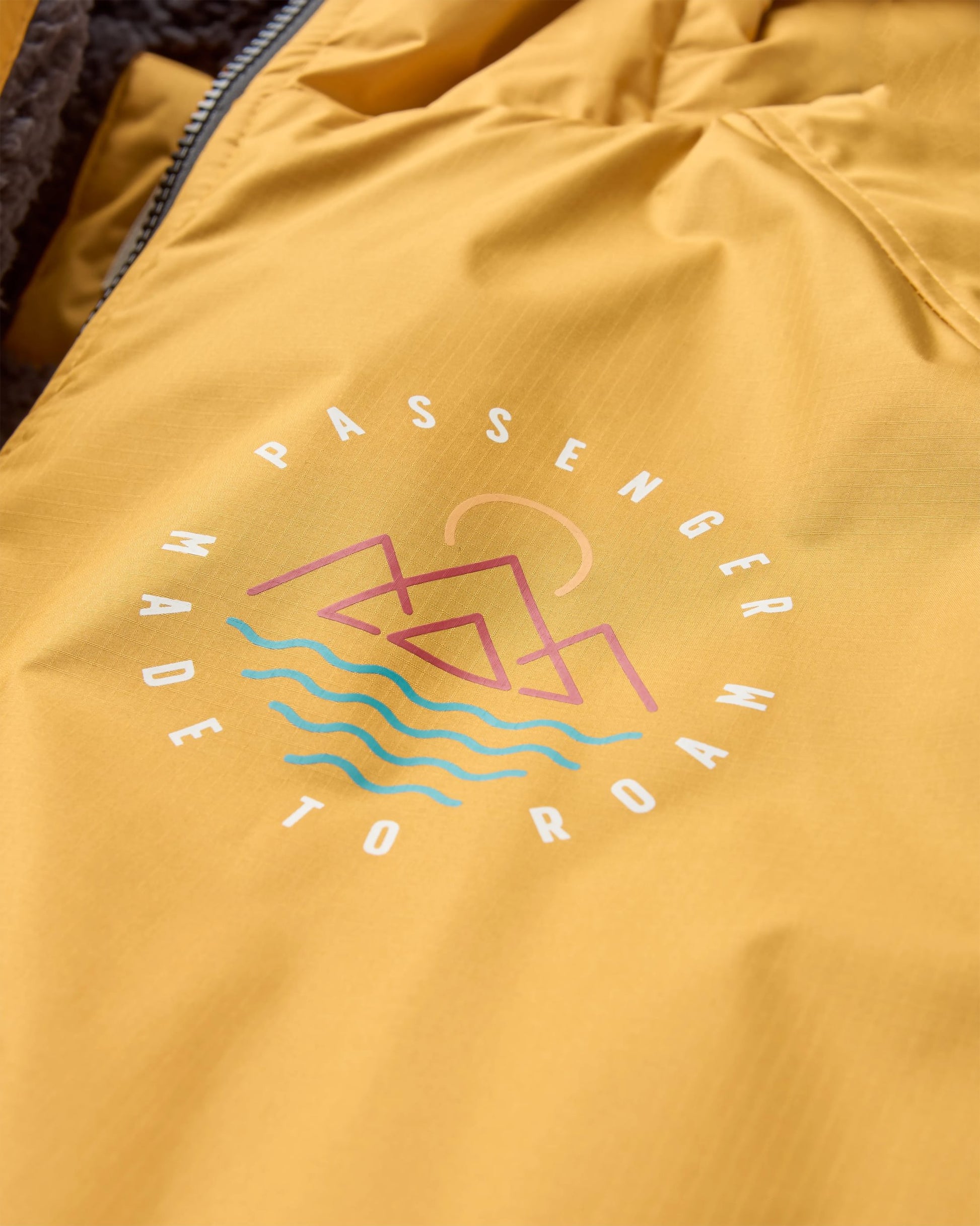 Escapism Recycled Sherpa Lined Changing Robe - Spruce Yellow