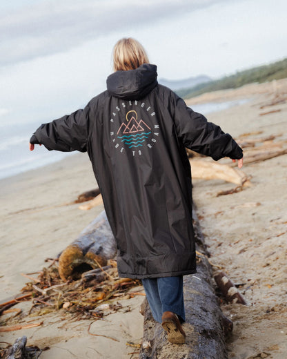 Escapism Recycled Sherpa Lined Changing Robe - Black - Lifestyle - Female