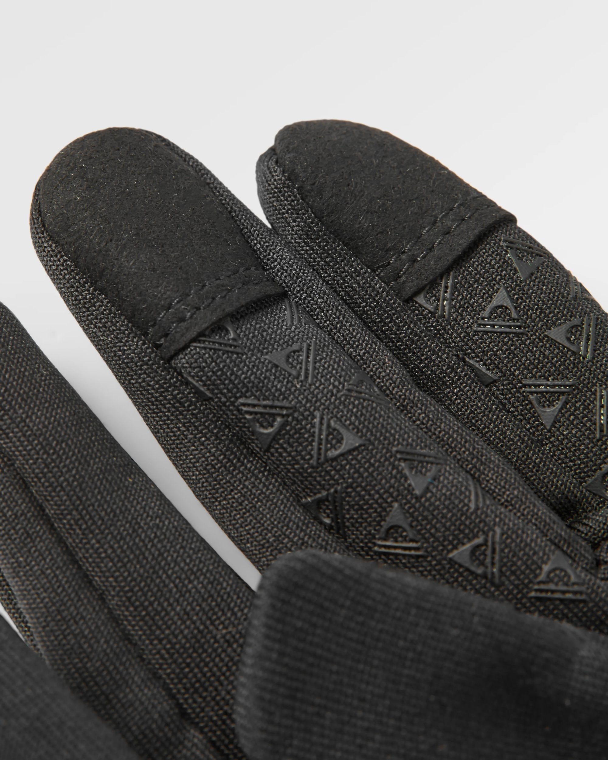 Wintergreen Recycled Polartec® Thermal Gloves - Black - Flatlay