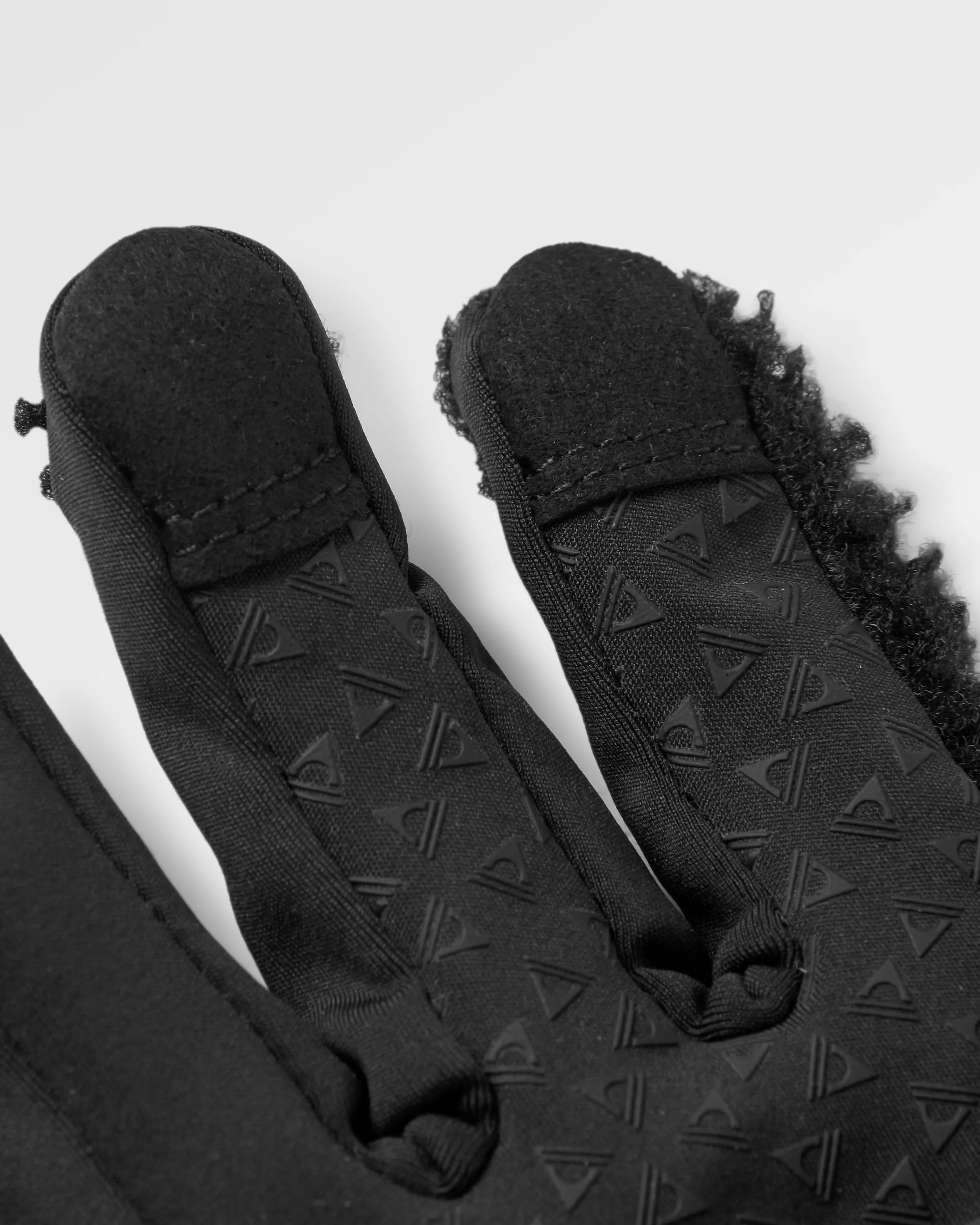 Snowfall 2.0 Recycled Sherpa Gloves - Black - Flatlay