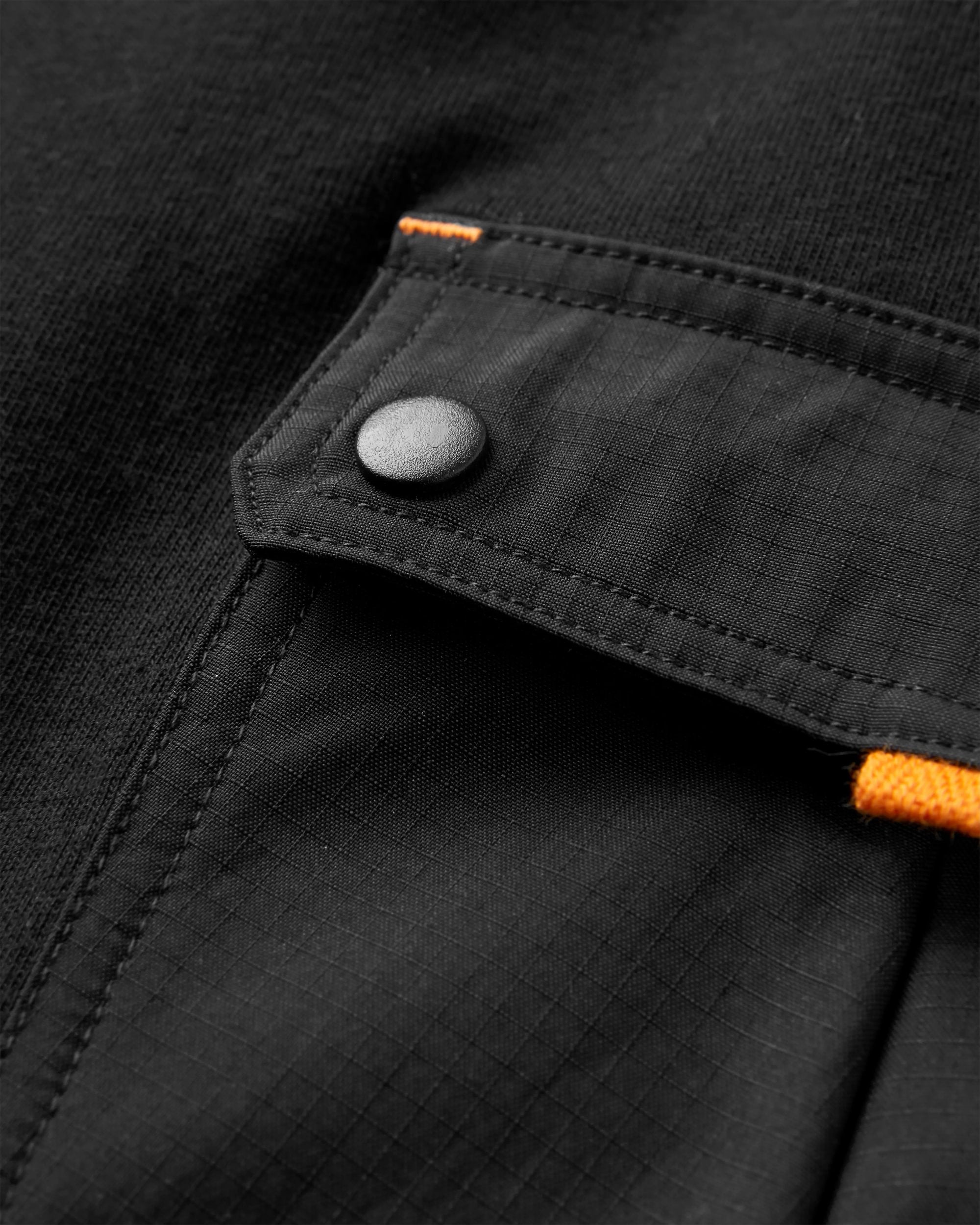 Travel Pocket Relaxed Fit T-Shirt - Black - Flatlay