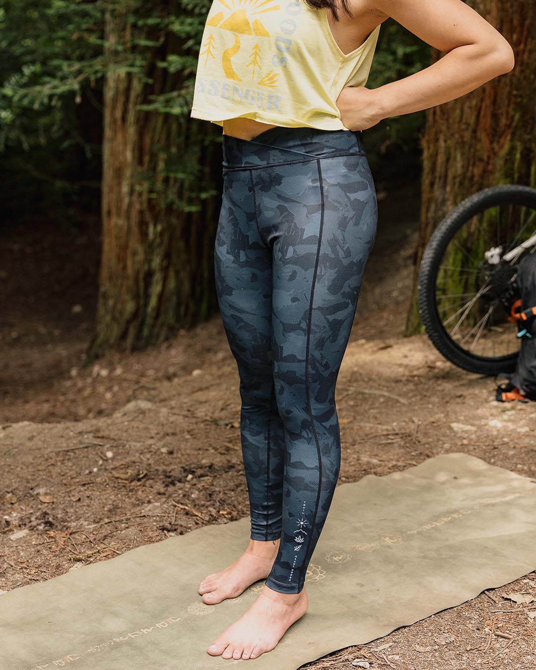 Fresh Air 2.0 Recycled Leggings - Black Abstract