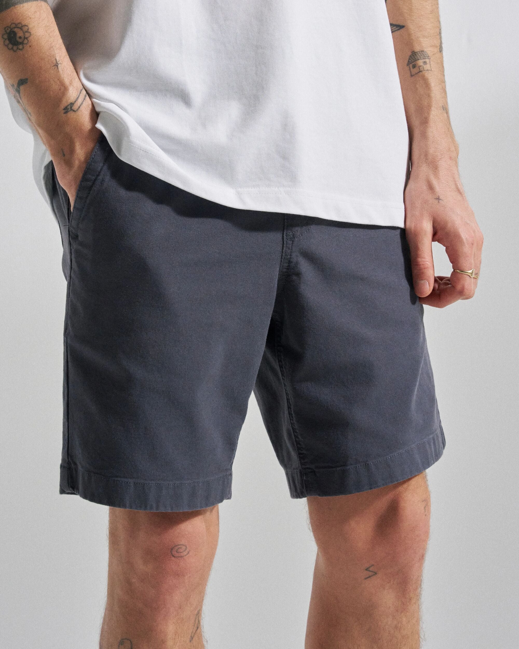 Drifter Organic Cotton Short - Charcoal - Studio Model