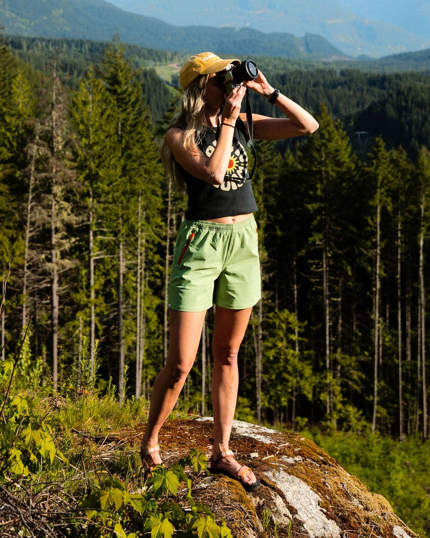 Flaris NetPlus® All Purpose Short - Stem Green - Lifestyle