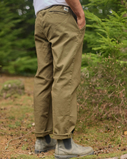 Adventurer Organic Canvas Trouser - Dark Olive - Lifestyle