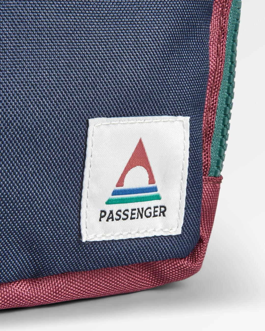 Travel Recycled Wash Kit - Samba/ Deep Navy - Flatlay