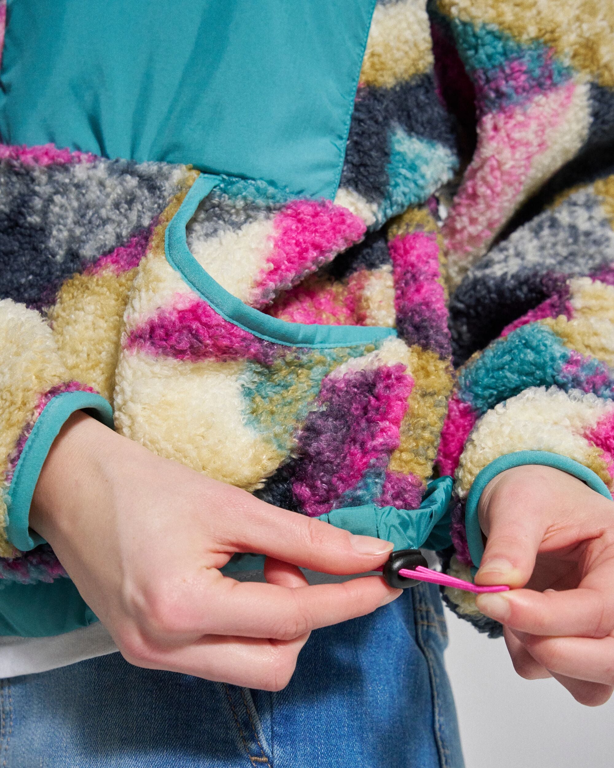 Ravi Sherpa Fleece - Mosaic Mountain Charcoal - Studio Model