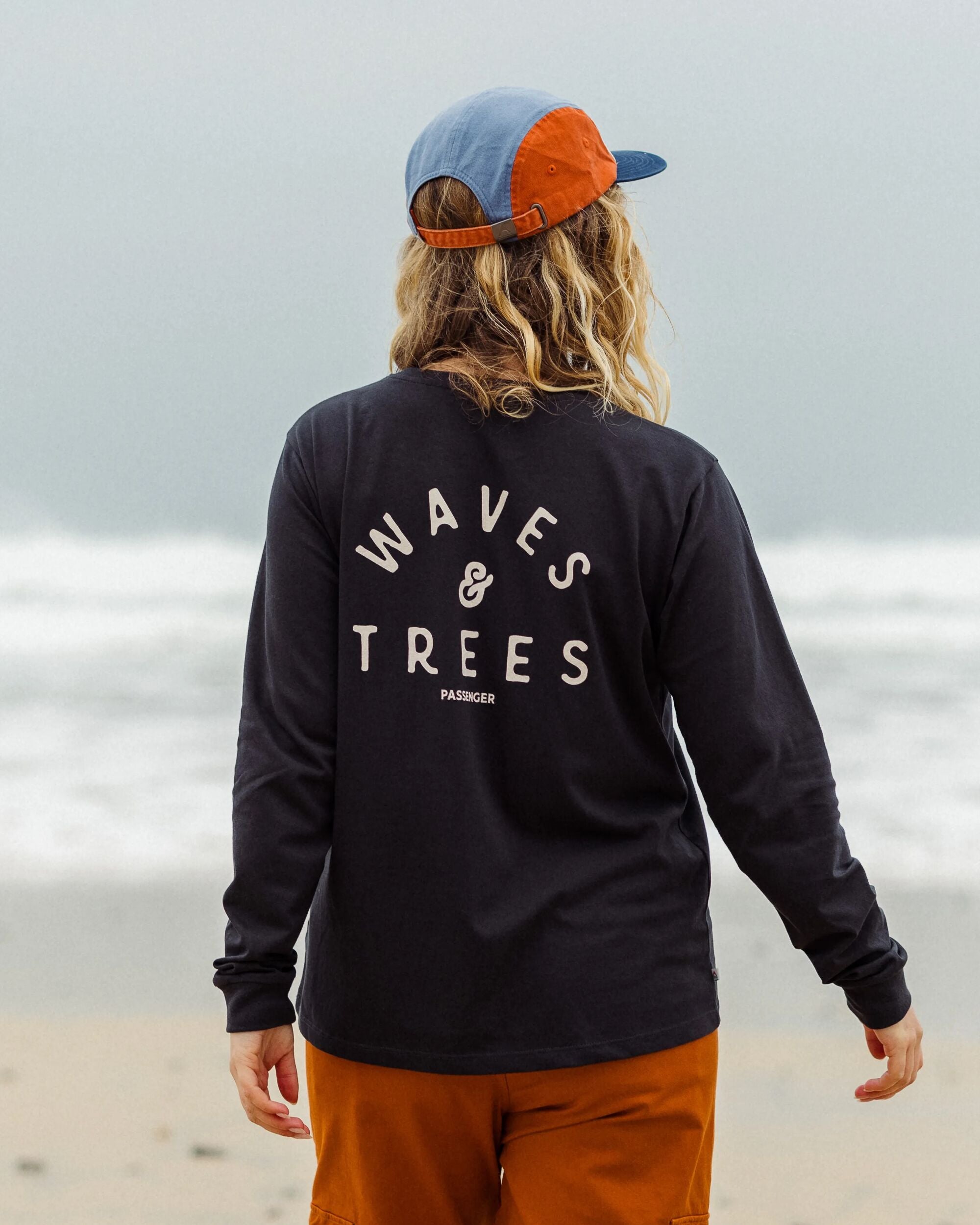 Penida Recycled Cotton LS T-Shirt - Black - Lifestyle