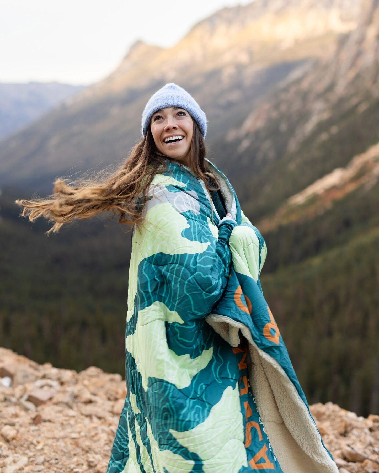 Womens_Cabin Recycled Sherpa Blanket - Abstract Mountain Green