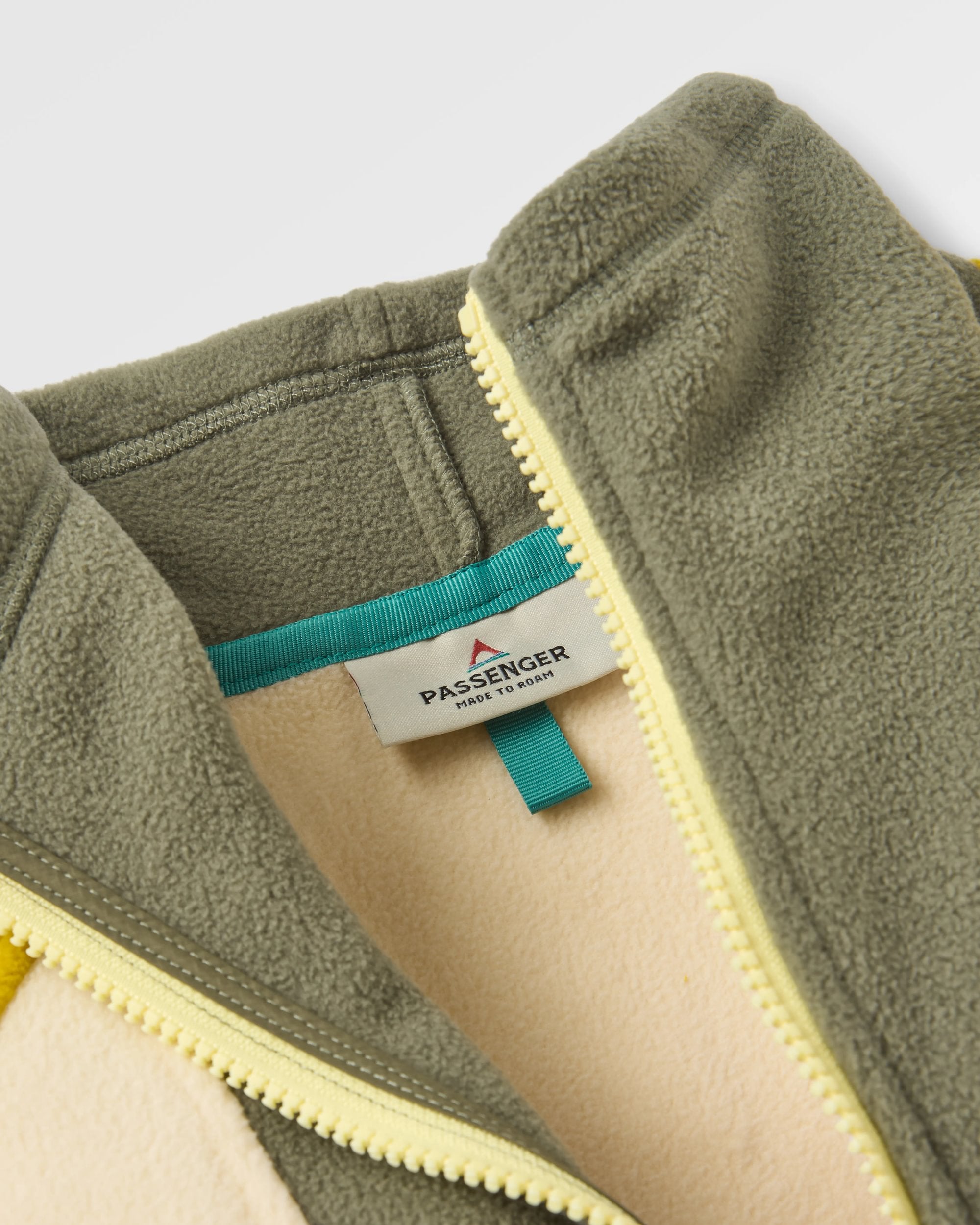 Jazz Polar Fleece - Oat - Flatlay