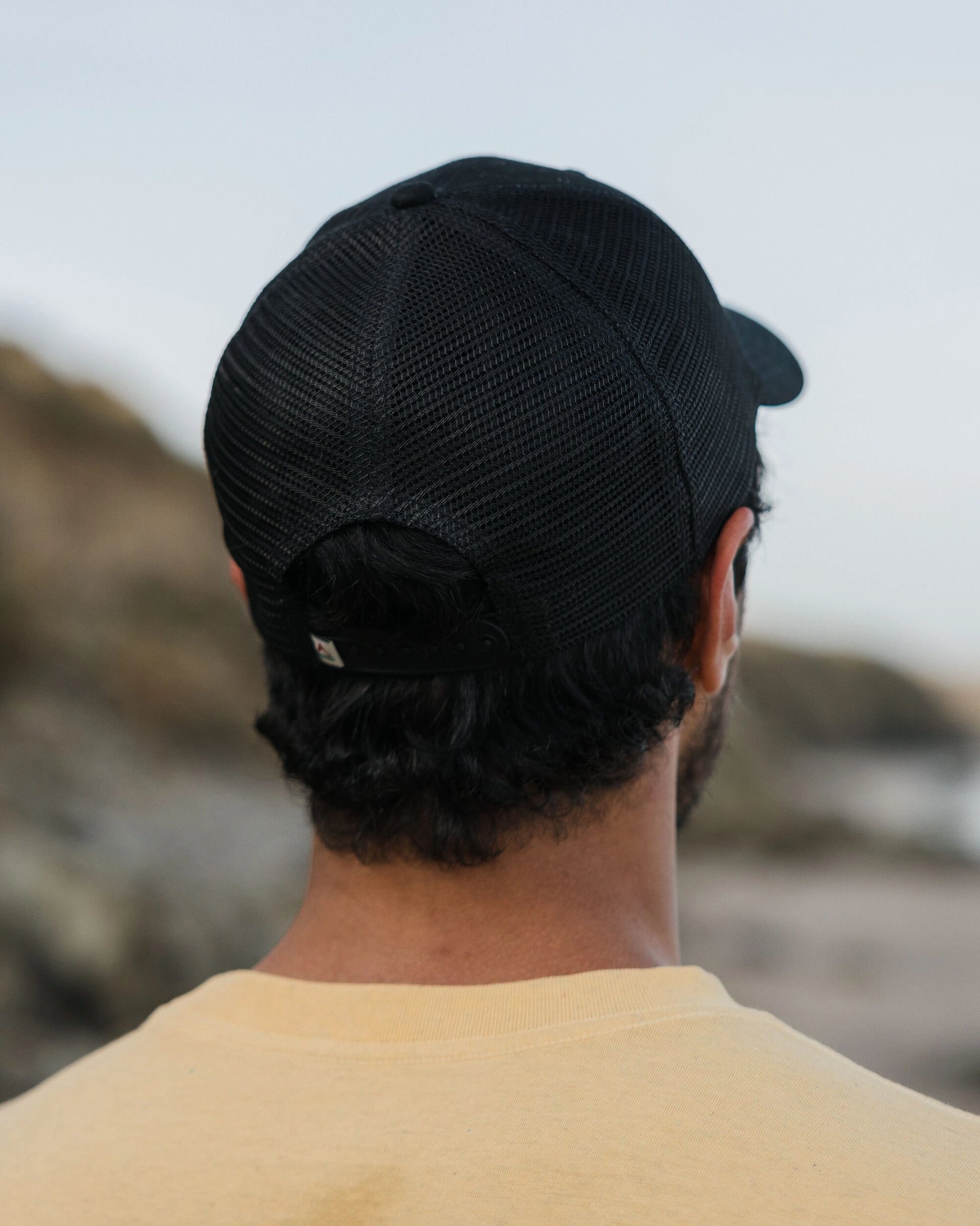 Male_Odyssey Mesh Snapback Cap - Black