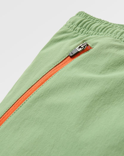 Flaris Netplus® All Purpose Short - Stem Green - Flatlay