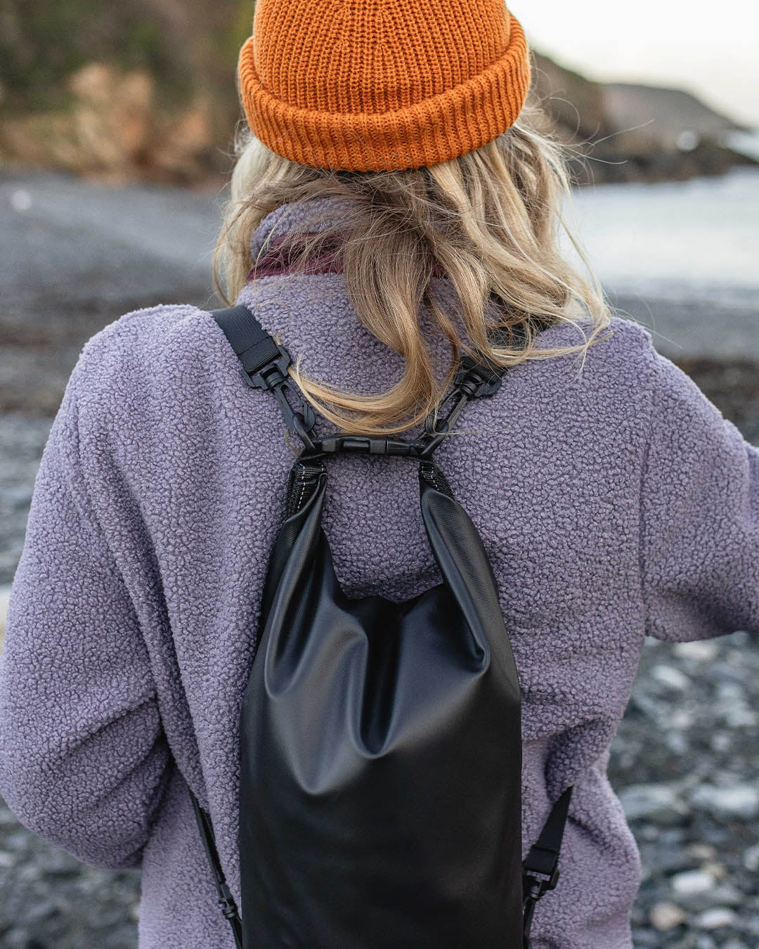 Tide 10L Recycled Dry Bag - Black - Lifestyle - Female