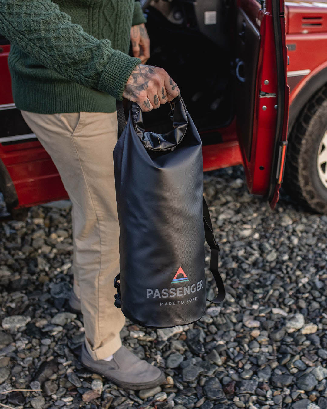 Tide 10L Recycled Dry Bag - Black - Lifestyle - Male