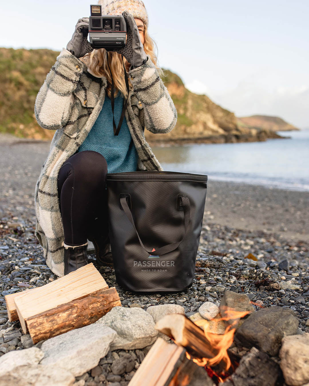 Tide Recycled 20L Bucket Bag - Black - Lifestyle - Female