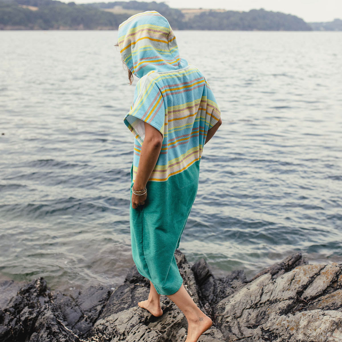 Women_Baja Recycled Towel Poncho - Sea Stripe