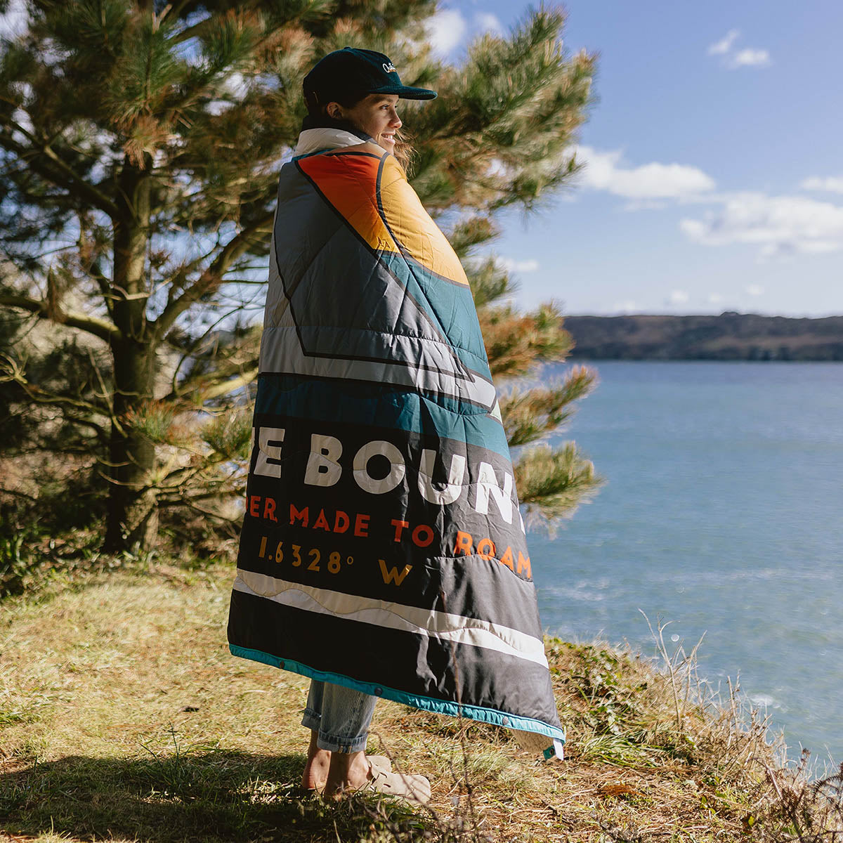 Womens_Nomadic Recycled Sherpa Blanket - Black 'Nowhere Bound' Print