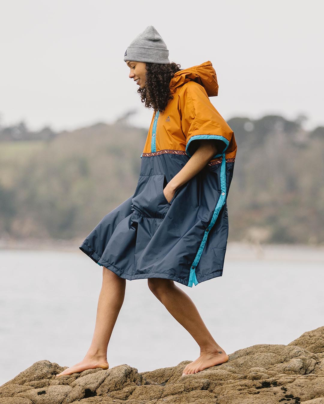 Womens_Outback Pull Over Change Robe - Glazed Ginger/Deep Navy